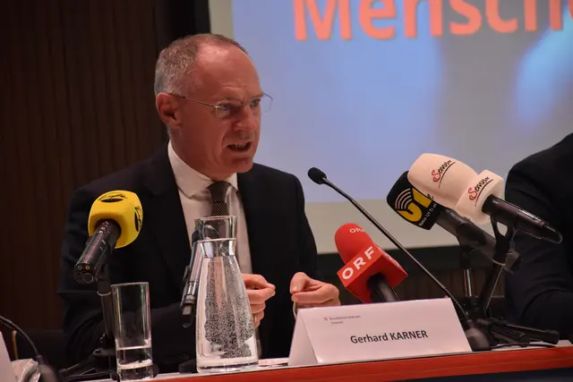 Bundesminister Gerhard Karner freut sich über den Ermittlungserfolg.  | Foto: Haun