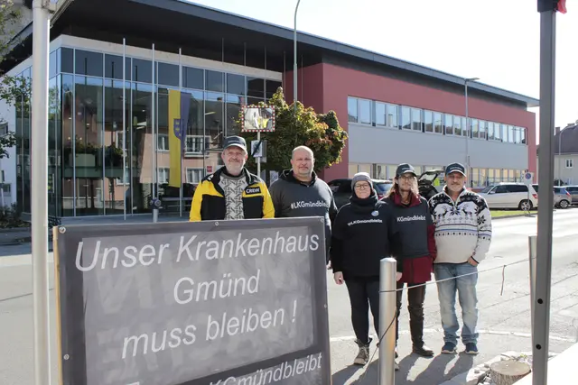 TItelfoto Gmünd: Der Verein "LKGmündbleibt" engagiert sich weiterhin für den Erhalt des Krankenhauses und setzte mit einer Mahnwache das nächste Zeichen.  | Foto: Walter Kellner