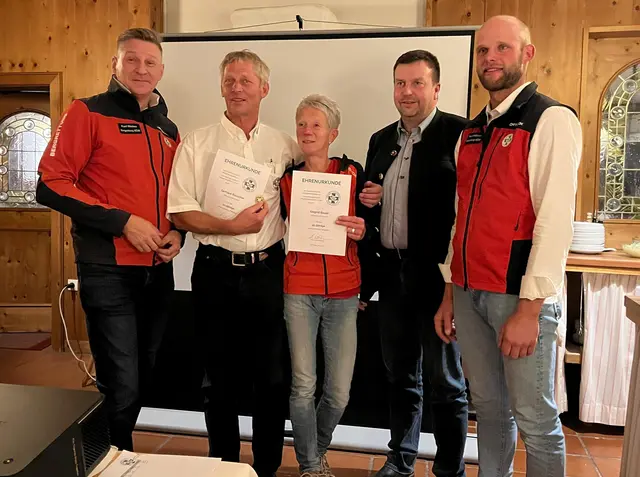 Titelfoto Lilienfeld:  Die Bergrettung Mitterbach zog bei ihrer diesjährigen Hauptversammlung Bilanz über ein ereignisreiches Jahr und ehrte im Zuge dessen langjähriger Mitglieder. | Foto: Karl Weber