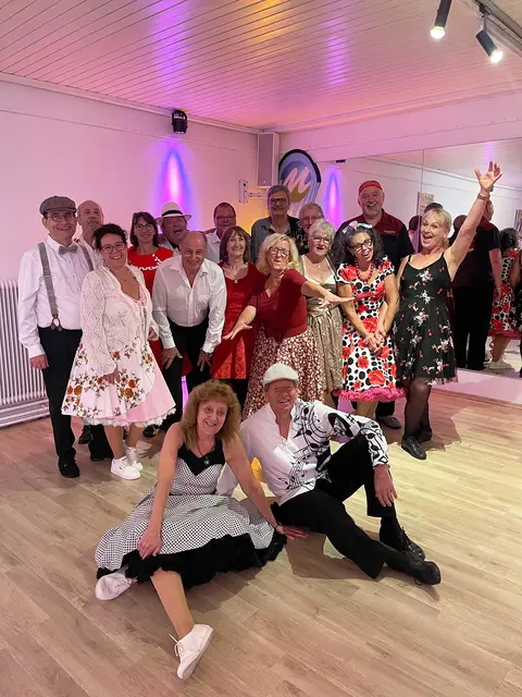 Der Boogie Club Strasshof lud zur Feier seines vierjährigen Bestehens ein. In geselliger Atmosphäre genossen Mitglieder ein schwungvolles Fest, das ganz im Zeichen der 50er- und 60er-Jahre stand. | Foto: A. Gruber
