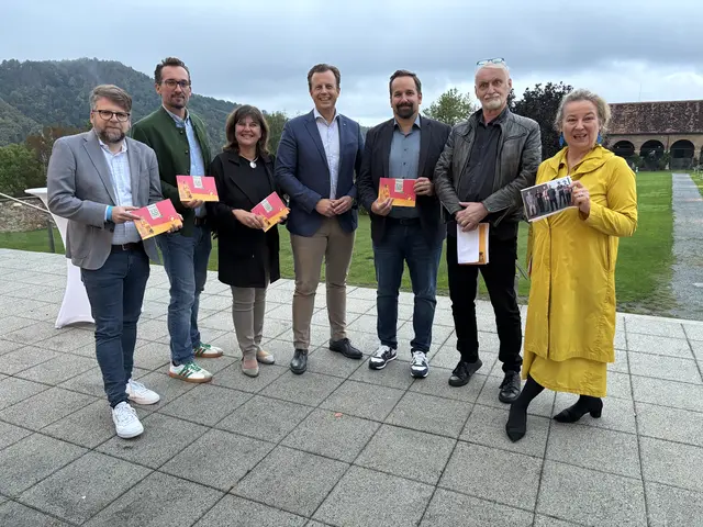Am Eröffnungsabend zu Gast (v.l.): Hannes Schwarz, Jochen Pießnegger, Andrea Kager-Schwar, LR Karlheinz Kornhäusl, Gernot Kratzer, Othmar Klammer und Isabella Holzmann | Foto: Gady