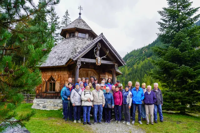 Reisegruppe in der Wehrkirche St. Leonhard. | Foto: SB Mitterkirchen