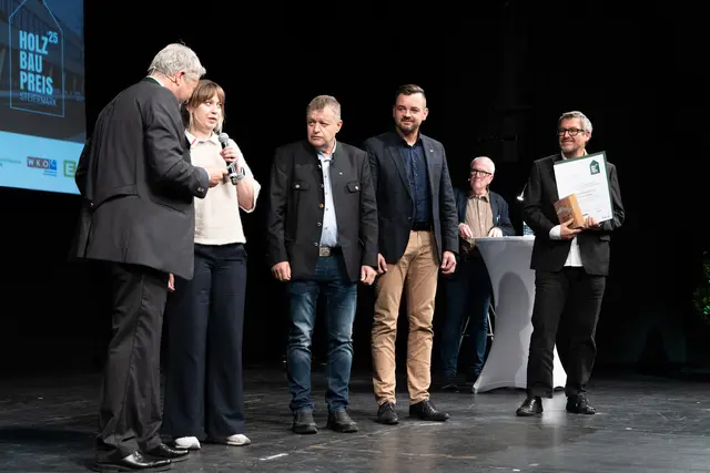 Der Festakt in der Landeshauptmannschaft mit der Preisverleihung und Erläuterung der Projekte.  | Foto: HBP-Illemann