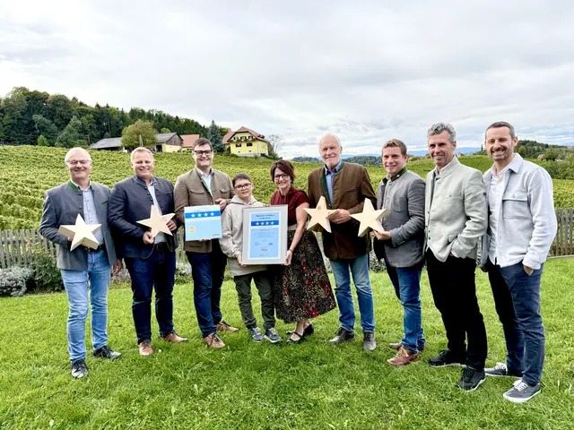 Gratulationen für Familie Muster (Mitte) von Herbert Germuth, Martin Heidinger, Hannes Zweytick, Hannes Schwarzl, Alfred Grabner und Bernd Pitteroff (v.l.) | Foto: WKO Steiermark