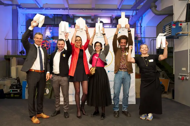 Die Gewinner:innen TRIGOS 2025 (v.l.): Christian Schäfer (Laufen Austria GmbH), Lukas Fleisch (Rhomberg Bau GmbH), Nadina Ruedl (Die Pflanzerei), Verena Riedler (crowd4projects GmbH), Niko Bogianzidis (öKlo GmbH) und Maria Kollar (Kollar GmbH). | Foto: TRIGOS/Markus Korenjak
