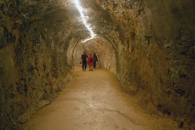 Bild # 2879: der Umleitungsstollen welcher wegen Steinschlaggefahr errichtet werden musste. | Foto: © by Ing. Günter Kramarcsik