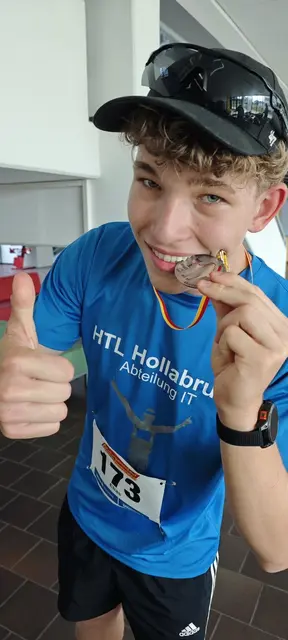 Freude über die Medaille | Foto: HTL Hollabrunn