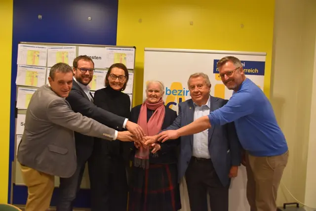 "Stimmen-Kaiser" Anton Erber und seine "Mitstreiter" in der Bezirkszentrale der Volkspartei in Scheibbs | Foto: Roland Mayr/MeinBezirk Scheibbs