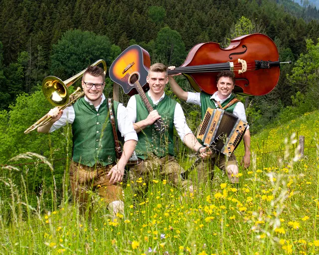 Seit 2019 sorgen Dominik, Manuel und Patrick für Stimmung und Unterhaltung auf der Bühne. | Foto: Goaßsteigbuam