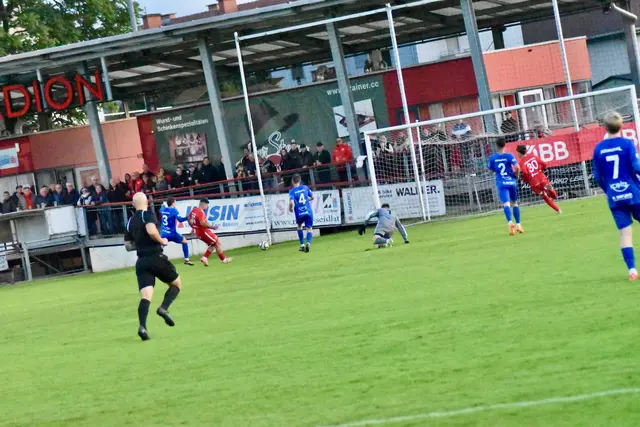 Entscheidung: Zan Nikolic schiebt zum 3:2-Siegtreffer für Flavia ein. | Foto: MeinBezirk/Simon Michl