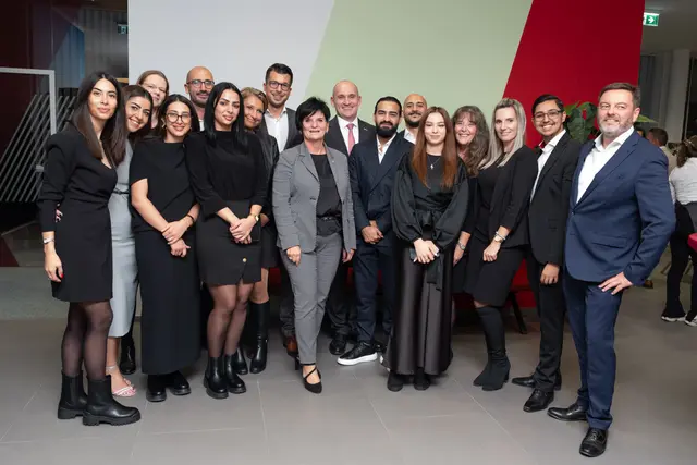 Bei der Wiedereröffnungsfeier waren rund 100 Gäste laut der BAWAG vor Ort.  | Foto: BAWAG/Fotograf: Markus Schlögl