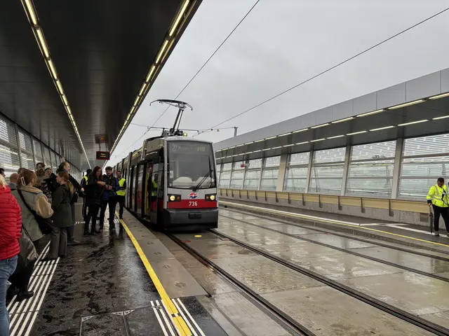Erst seit Kurzem im Betrieb, konnte die Linie 27 am Dienstag nur einen Teil ihrer eigentlichen Strecke befahren. Schuld soll eine "Stromstörung" sein. | Foto: Luise Schmid/MeinBezirk