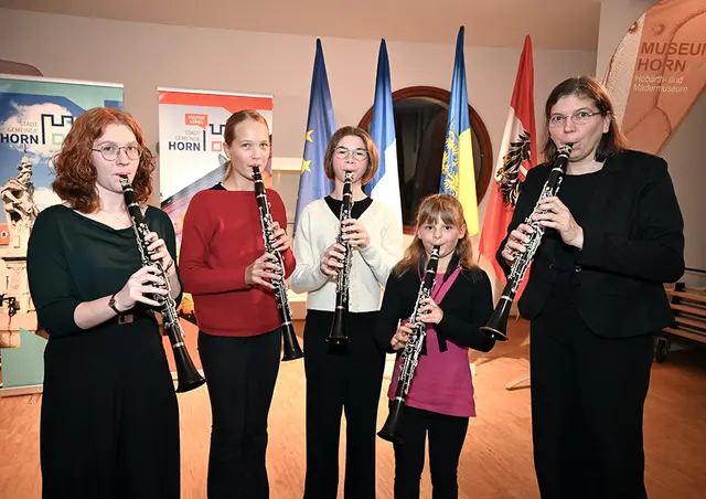 Ein Ensemble der Musikschule Horn unter der Leitung von Andrea Straßberger sorgte für die musikalische Untermalung. | Foto: Stadtgemeinde Horn