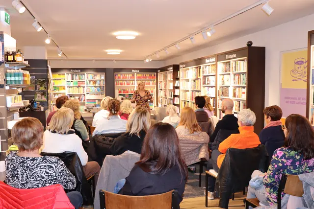 Im Rahmen des achten Krimifestes Tirol war Autorin Isabella Archan in Wörgl zu Gast. | Foto: Christiane Nimpf