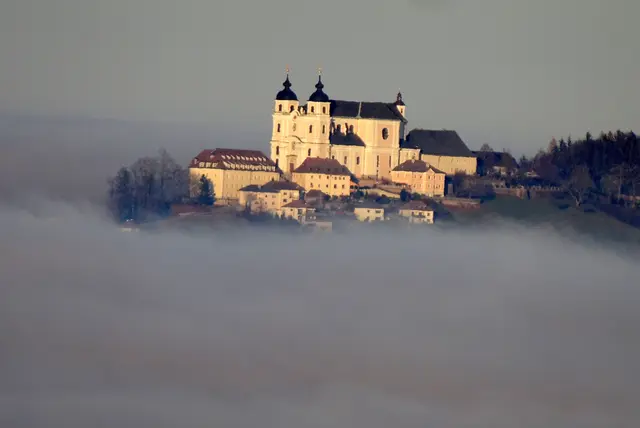Herbstliche Wanderung im Nebel: Herrlicher Blick auf die Basilika Sonntagberg | Foto: Franz Sturmlechner