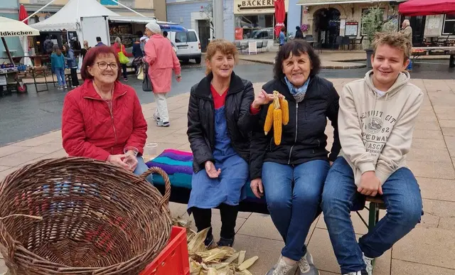 Alte Traditionen und die Verwendung regionaler Lebensmittel machen die Mitglieder der Bäuerinnen-Trachtengruppe sichtbar. | Foto: Bäuerinnen Trachtengruppe Feldkirchen