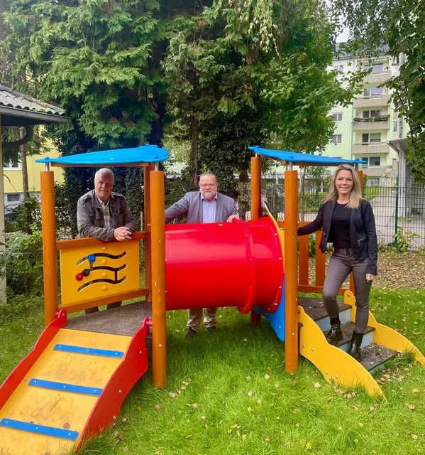Bürgermeister Peter Buchner, Gesundheits-Ausschussvorsitzender Michael Strozer und seine Stellvertreterin GR Sabine Janu.