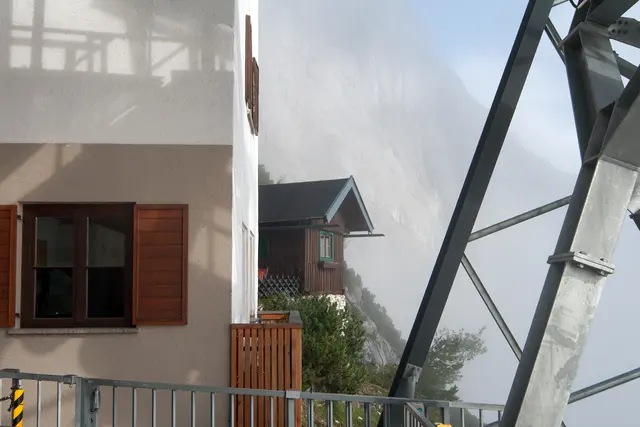 Bild # 2890: herrliche Licht- und Nebelstimmung bei der Bergstation der Seilbahn. Wir gab der Seilbahn wegen der fortgeschrittenen Stunde auch talwärts den Vorzug.  | Foto: © by Ing. Günter Kramarcsik