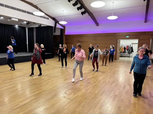 Egal ob Linedance, Kreis- oder auch Paartänze, hier kommt jeder auf seine Kosten. | Foto: Victoria Edlinger