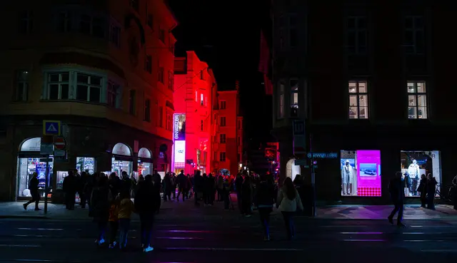 Der in Rot getauchte ANNA-Store erhellte die ganze Altstadt | Foto: northlight