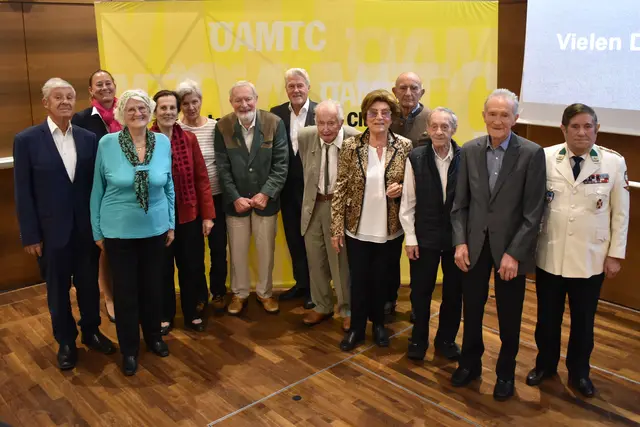 Der ÖAMTC Salzburg freute sich, die langjährigsten Mitglieder des Mobilitätsclubs ehren zu können. | Foto: ÖAMTC Pfeiffer