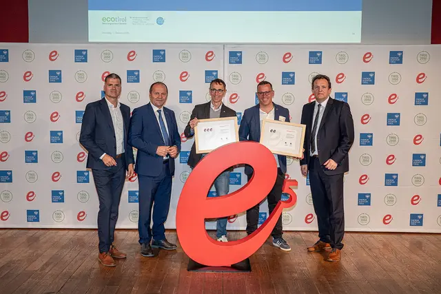 v.l.: Rupert Ebenbichler (GF Energieagentur Tirol), LHStv. Josef Geisler, Bgm. Günter Salchner (Reutte), Bgm. Simon Larcher (Bach) und LR René Zumtobel. | Foto: Energieagentur Tirol / Blitzkneisser