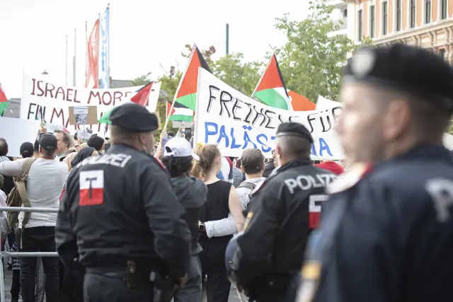 Eine größere Gaza-Demo in der Wiener Innenstadt sorgt am Samstagnachmittag für mehrere Öffi-Anpassungen im Ring-Bereich. (Archiv) | Foto: ALEX HALADA / picturedesk.com