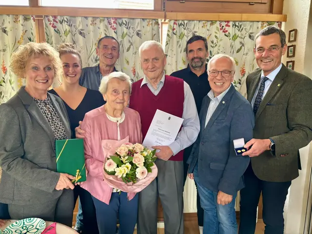 Familie und Ehrengäste kamen zusammen, um dieses außergewöhnliche Jubiläum zu würdigen und dem Ehepaar zu gratulieren. | Foto: Markus Kahrer