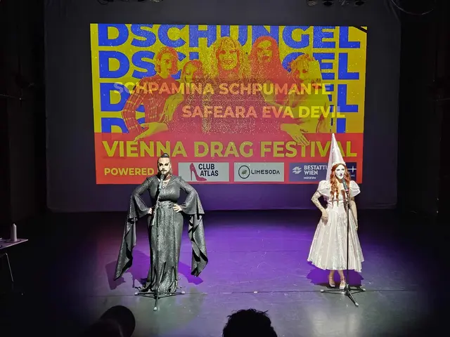 Moderation durch Safeara Eva Devil (links) und Schpamina Schpumante (rechts)