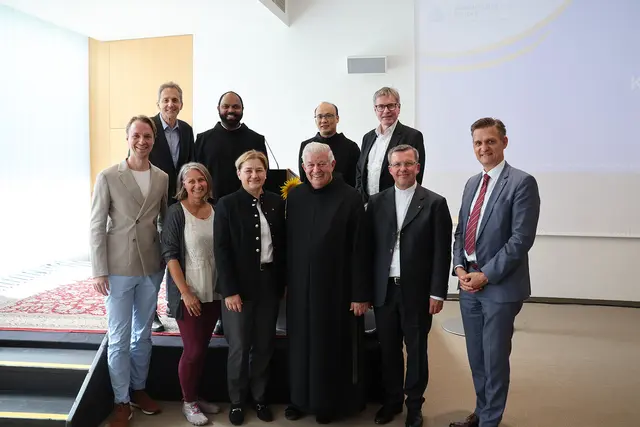 Österreichweites Pastoralratstreffen: Moderator Mathias Pascottini, Reinhold Esterbauer, Heike Marterer, Provinzial Saji Mullankuzhy, Bettina Hanel, Frater Paulus Kohler, Frater Thomas Pham, Direktor Peter Ausweger, Weihbischof Johannes Freitag und Gesamtleiter Frank Prassl (v.l.) | Foto: Barmherzige Brüder