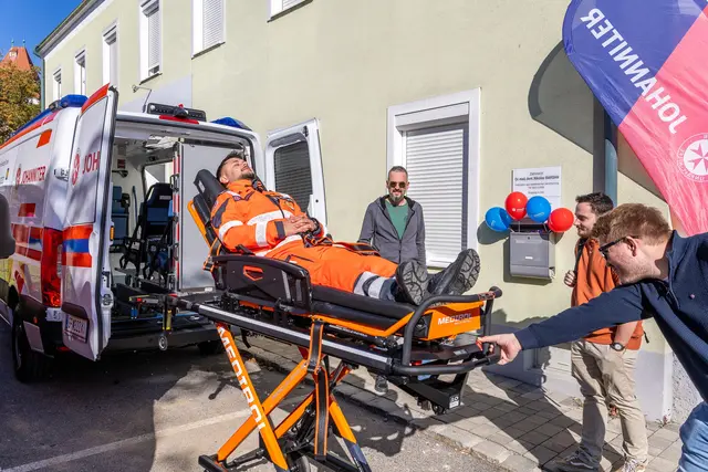 Am Samstag, dem 4. Oktober, eröffneten die Johanniter ihren renovierten Standort am Kirchenplatz 1 in Orth an der Donau und luden die Bevölkerung zu einem Tag der offenen Tür ein.
 | Foto: Johanniter