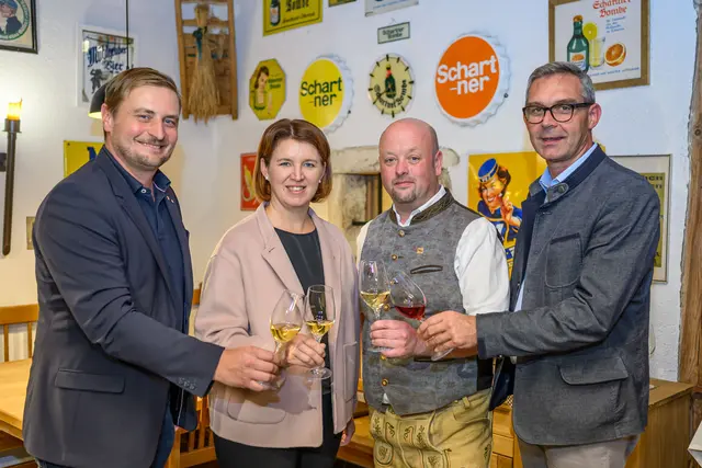 Allianz für den OÖ Wein: Leo Gmeiner, Michaela Langer-Weninger, Reinhard Guttner und Franz Waldenberger. | Foto: Cityfoto/Simmlinger