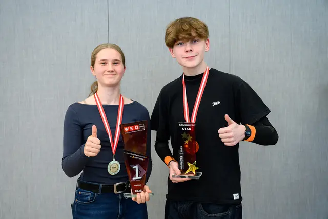 Julia Schwarz und Pascal Ambros gewannen mit ihrer App-Idee die Kategorie „Rookies“ und holten sich auch den Publikumsaward „Community Star“. | Foto: Max Slovencik