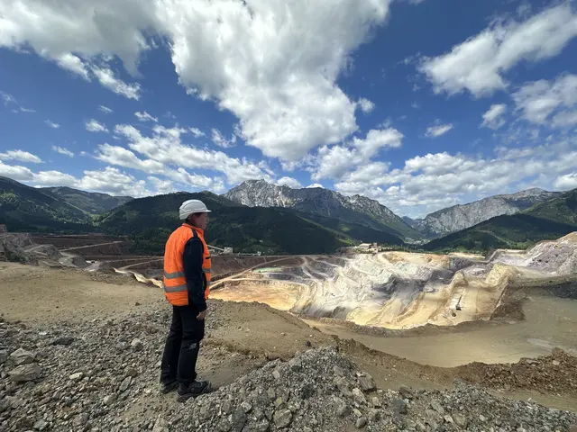 Julia Vargek-Ipsa ist Reviersteigerin am Erzberg und trägt große Verantwortung.  | Foto: MeinBezirk/Astrid Moder