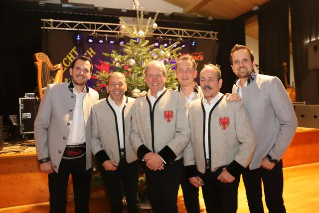 Die Zellberg Buam und Die Fetzig'n aus dem Zillertal 
Michael, Werner und Gerhard Spitaler, Daniel Gruber, Herbert und Georg Spitaler