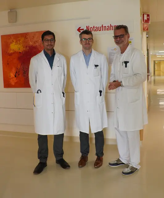 Primar Oliver Sarkar, Leiter der Inneren Medizin 1, Oberarzt Patrick Käferböck, und Ärztlicher Direktor Primar Gerhard Kriener (v.l.) | Foto: LK Amstetten