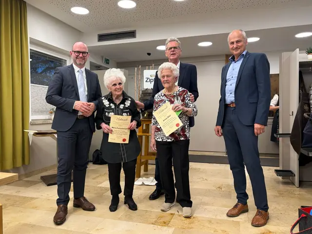Anna Bibl (r) und Maria Punzenberger wurden für 70 ihre jährige Zugehörigkeit zum Verein ausgezeichnet | Foto: Wagner Josef