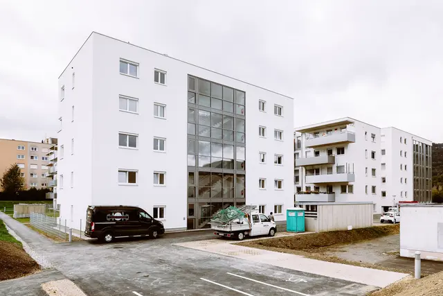 Mit der feierlichen Übergabe der Häuser Kärntner Straße 85a und 85b wurde nun der vierte und letzte Bauabschnitt des großen Wohnbauprojektes am ehemaligen Messegelände abgeschlossen. | Foto: Armin Russold