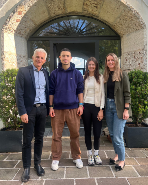 v.l.: Hermann Schwameder (FB-Leiter Sport- und Bewegungswissenschaft), Erstsemestrige und Sabrina Rohrmoser (Geschäftsführerin ULSZ Rif). | Foto: Nina Pfeifenberger