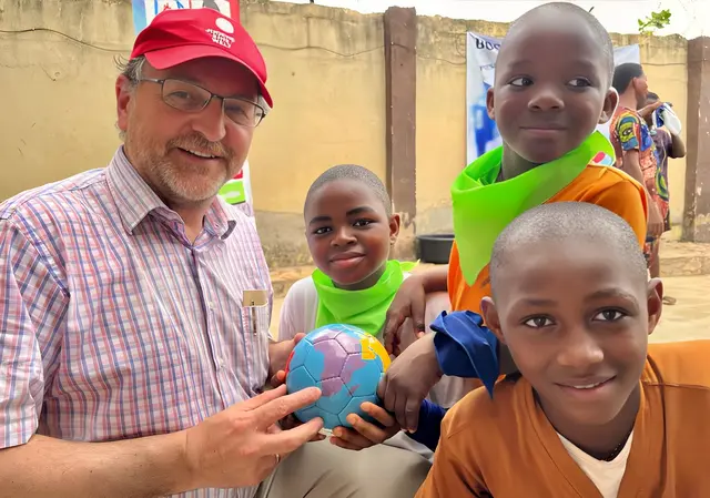 Jugend Eine Welt-Geschäftsführer Reinhard Heiserer setzt sich seit 28 Jahren für benachteiligte Kinder und Jugendliche im Globalen Süden ein. Gemäß dem Leitgedanken „Bildung überwindet Armut" ermöglicht Jugend Eine Welt – gemeinsam mit langjährigen Projektpartnern vor Ort - qualitätsvolle Schul- und Berufsausbildung. | Foto: Jugend Eine Welt