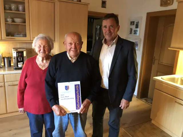 Franz Ritzal feierte den 85. Geburtstag. | Foto: Gemeinde Deutsch Schützen-Eisenberg