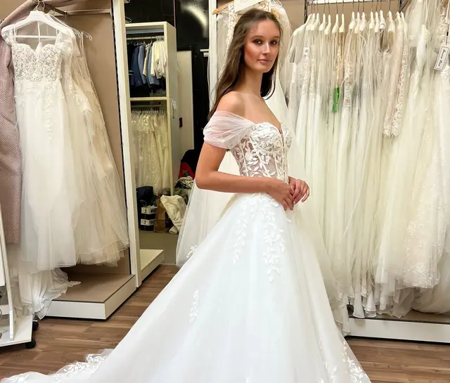 Jedes Kleid erzählte seine eigene Geschichte. | Foto: Einmal Prinzessin 