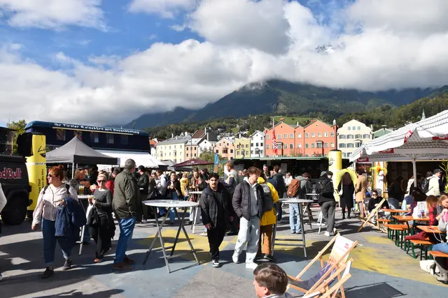 Beim JGH-Festival am Marktplatz Innsbruck am 7. Oktober zeigten die jungen Gastronomen, wie sich traditionelle Tiroler Küche mit modernem Streetfood verbinden lässt. | Foto: WK Tirol
