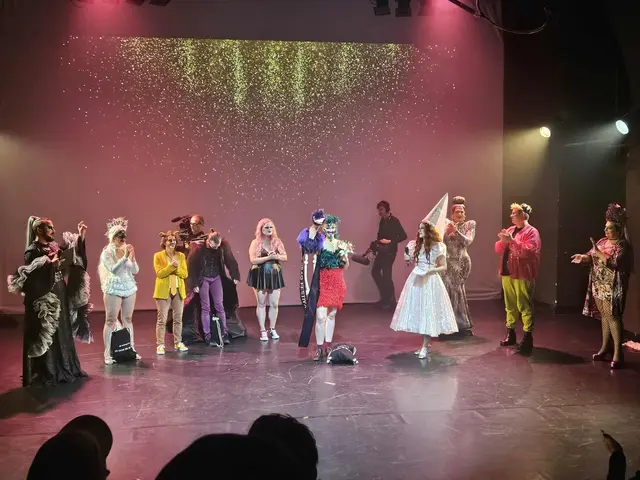 Die Siegerehrung mit HerMan Who als Gewinner.

Von links:
Safeara Eva Devil (Moderation), The Unfabulous Clitterella, Leo Lixalot, Kameraperson im Hintergrund, Necrosis, HerMan Who, Kameraperson im Hintergrund, Schpamina Schpumante (Moderation)
Jury: Ryta Tale, Mogelpackung, Fräulein Bürgerschreck