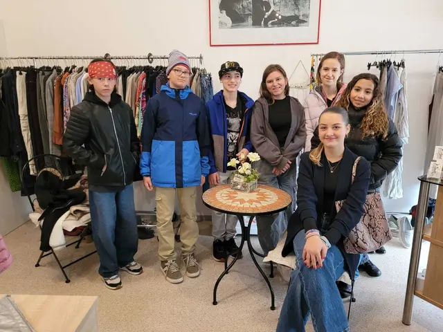 ISZ-Schüler aus Wels konnten hautnah erleben, wie man gebrauchtem Gewand in der "Gewanderia" ein zweites Leben einhauchen kann. | Foto: ISZ Wels