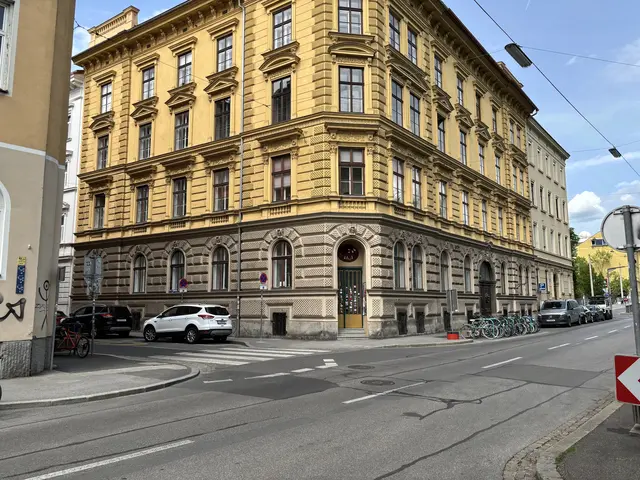 Hier am Lendkai wird am Freitag von 14 bis 18 Uhr der Auto:Frei:Tag gefeiert. Die Straße wird zur Begegnungszone.  | Foto: MeinBezirk/Markus Kropac