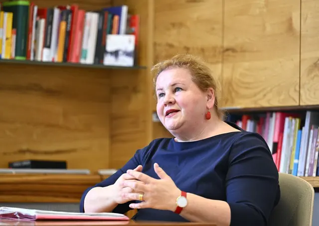 Arbeitsministerin Korinna Schumann (SPÖ) präsentierte den Unterstützungsfonds in Höhe von 6,5 Millionen Euro. | Foto: HANS KLAUS TECHT / APA / picturedesk.com