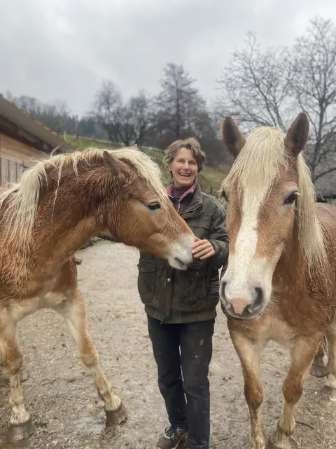„Für unsere Tiere ist 365 Tage im Jahr Welttierschutztag“, sagt Lebenshofbetreiberin Gundula Höllerer. | Foto: Tierschutzverein Leben Lassen