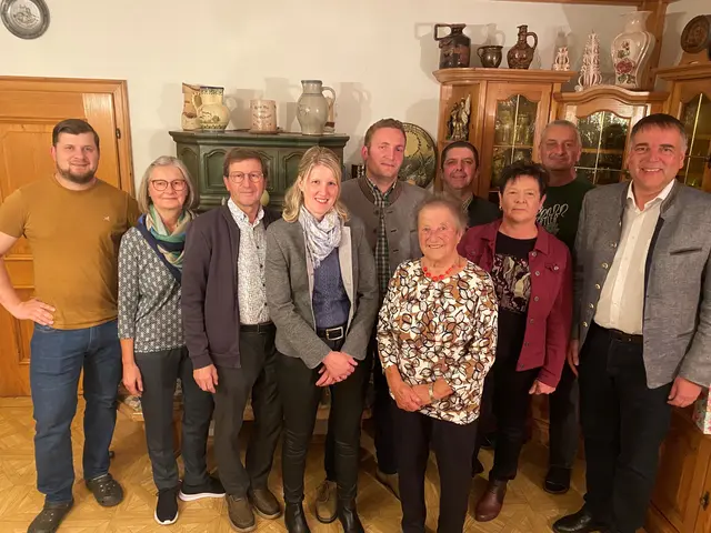 v.l.: Patrik Spreitzer, Barbara Wagenhofer, Leopold Wagenhofer, Carina Bogner, Franz Bogner, Agnes Spreitzer, Johannes Pechhacker, Vzbgm. Heide Maria Polsterer, Alfred Spreitzer und Bürgermeister Thomas Raidl. | Foto: Marktgemeinde Sonntagberg