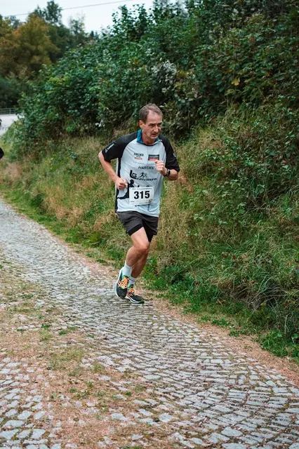 Andreas Huber aus Ort wurde in Adlwang Fünfter in der Altersklasse M40.  | Foto: Engelbert Wolfschwenger